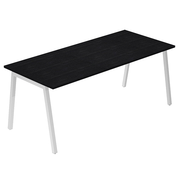 artexport-scrivania-lineare-easy-struttura-bianca-gambe-inclinate-160x80cm-nero-venato