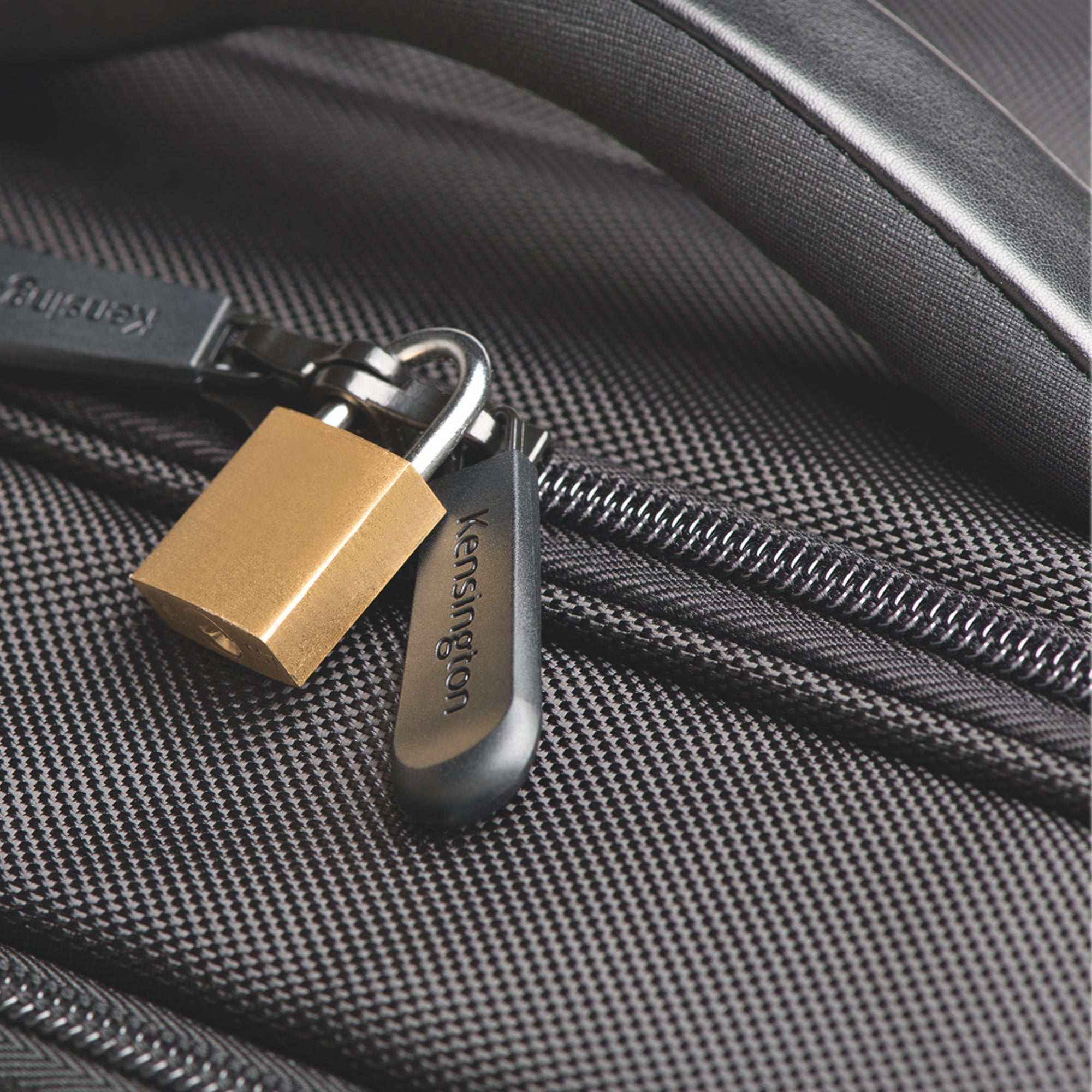 kensington-trolley-laptop-quattro-ruote-contour-2-0-pro-overnight-17-