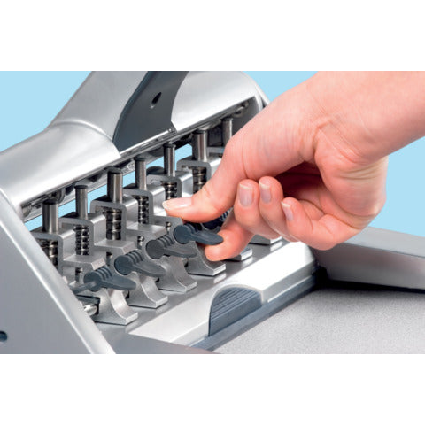 leitz-perforatore-4-fori-variabili-passo-6-8-max-30fg-akto-argento