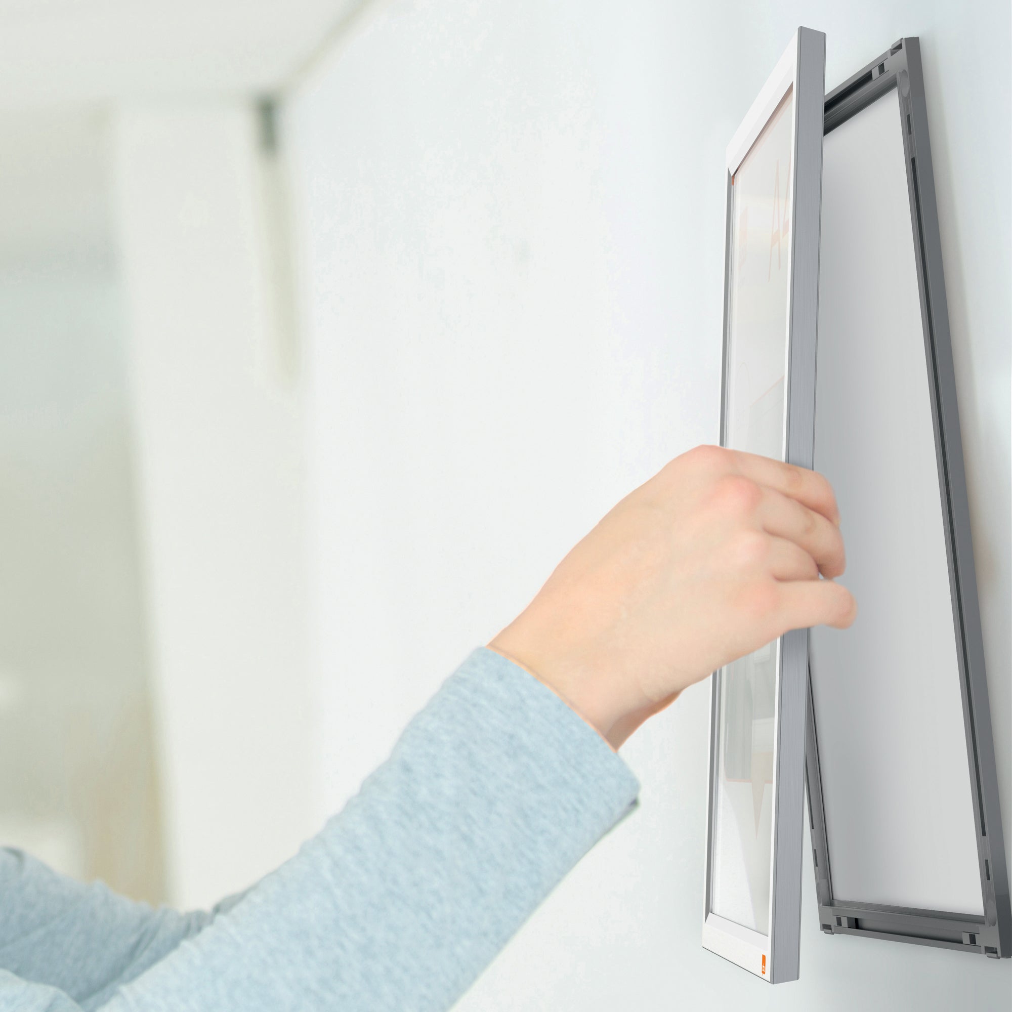 nobo-cornice-clip-impression-pro-a4-cornice-grafite